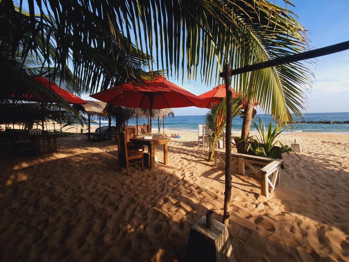Blue Horizon Beach Hotel Tangalle Buitenkant foto