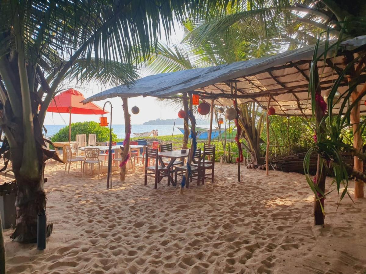 Blue Horizon Beach Hotel Tangalle Buitenkant foto