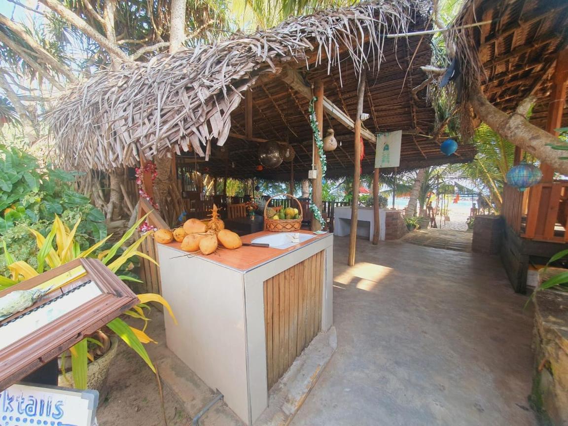 Blue Horizon Beach Hotel Tangalle Buitenkant foto