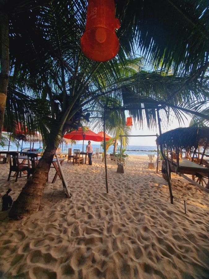 Blue Horizon Beach Hotel Tangalle Buitenkant foto