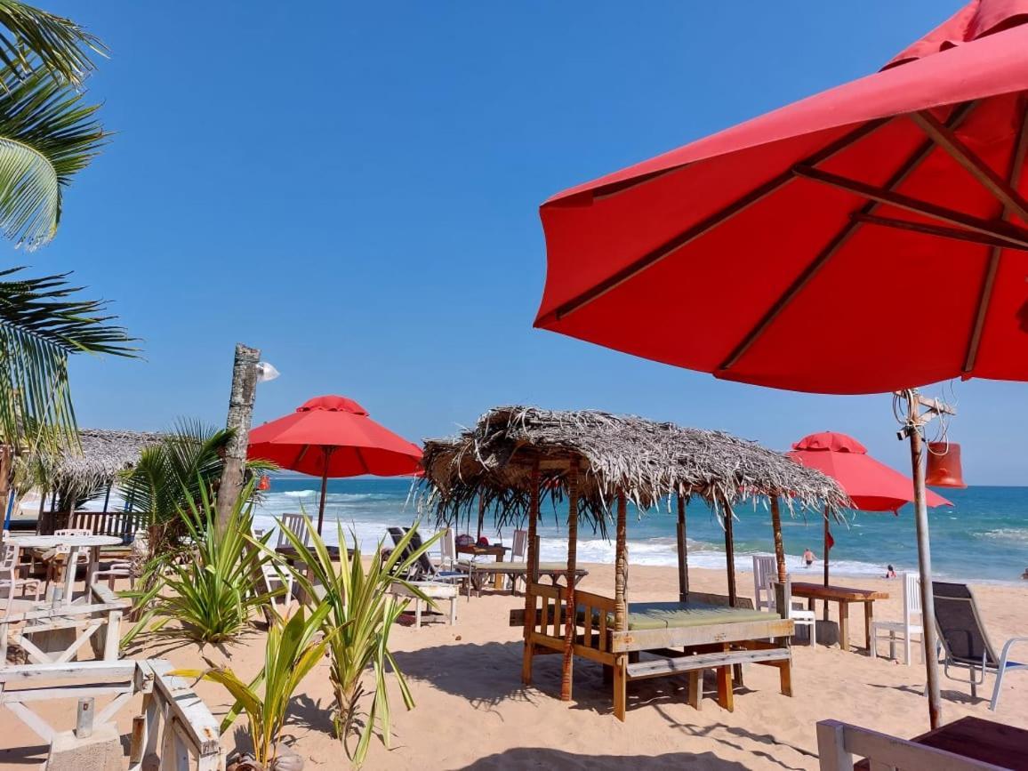 Blue Horizon Beach Hotel Tangalle Buitenkant foto