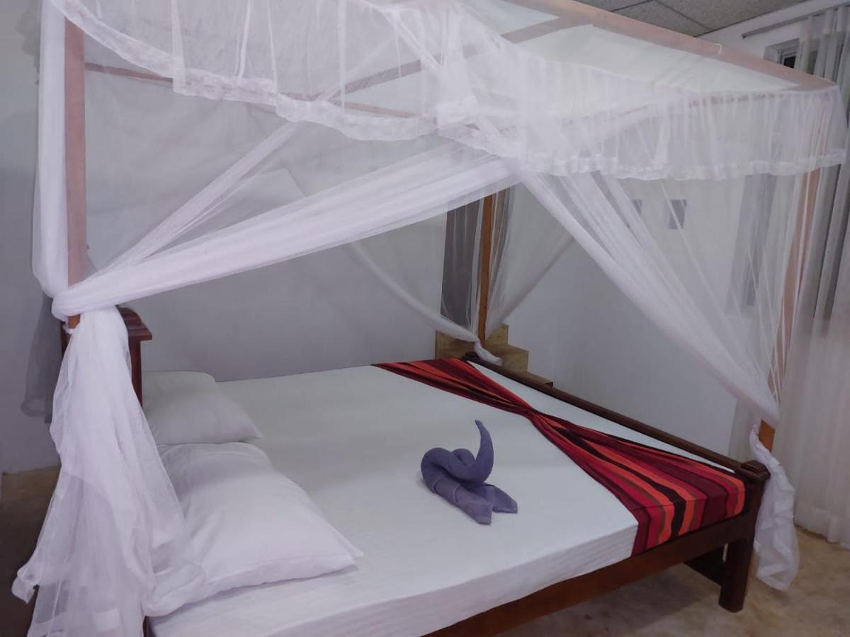Blue Horizon Beach Hotel Tangalle Buitenkant foto