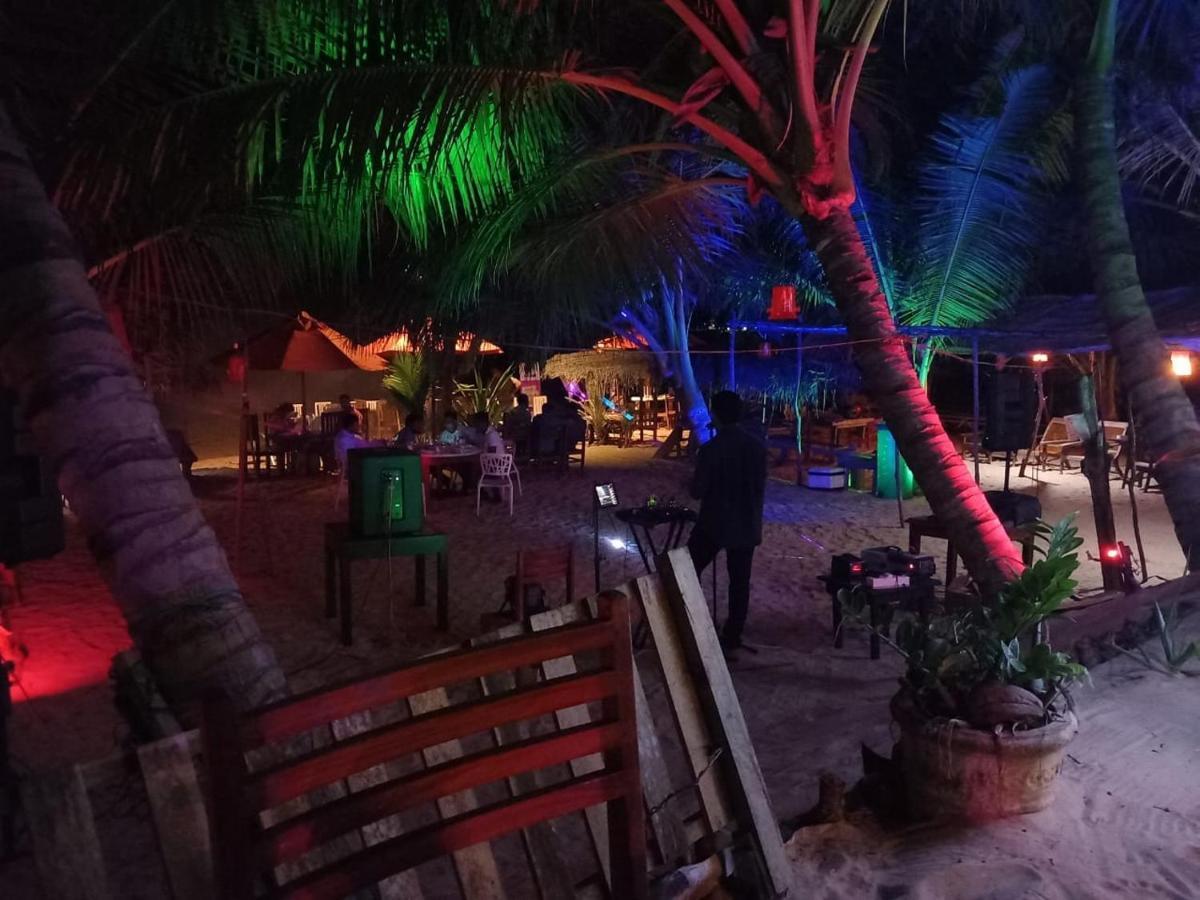 Blue Horizon Beach Hotel Tangalle Buitenkant foto