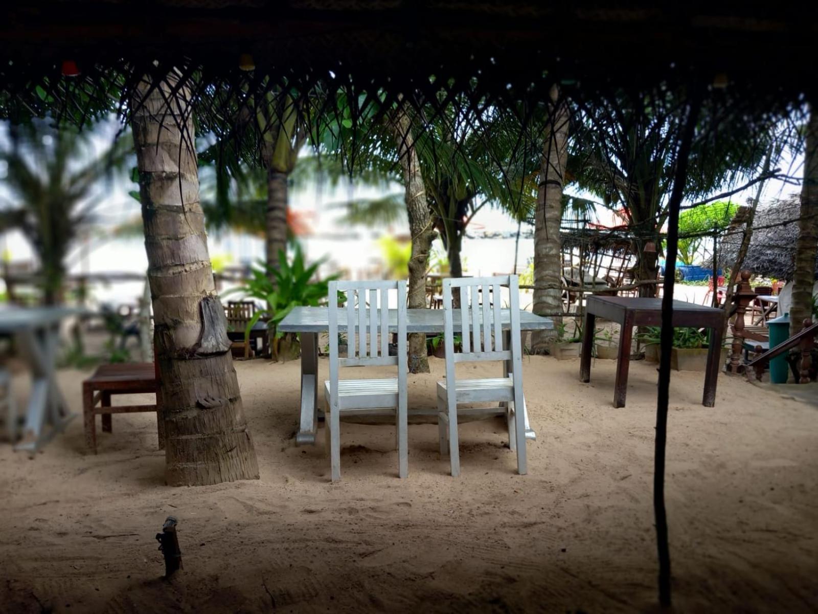 Blue Horizon Beach Hotel Tangalle Buitenkant foto