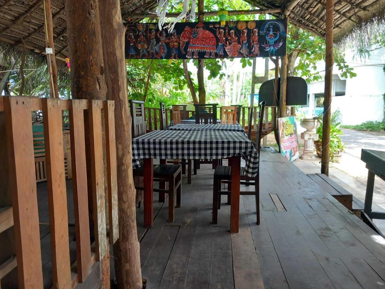 Blue Horizon Beach Hotel Tangalle Buitenkant foto